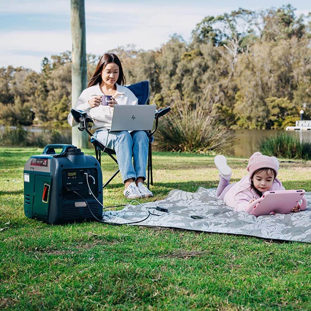 Welling & Crossley 3200W Generator in use in an outdoor setting