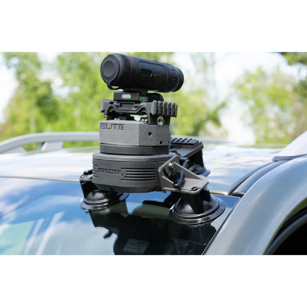 in the photo a XSPECTER T-CROW ELITE LE Camera Carrier System On top of windshield